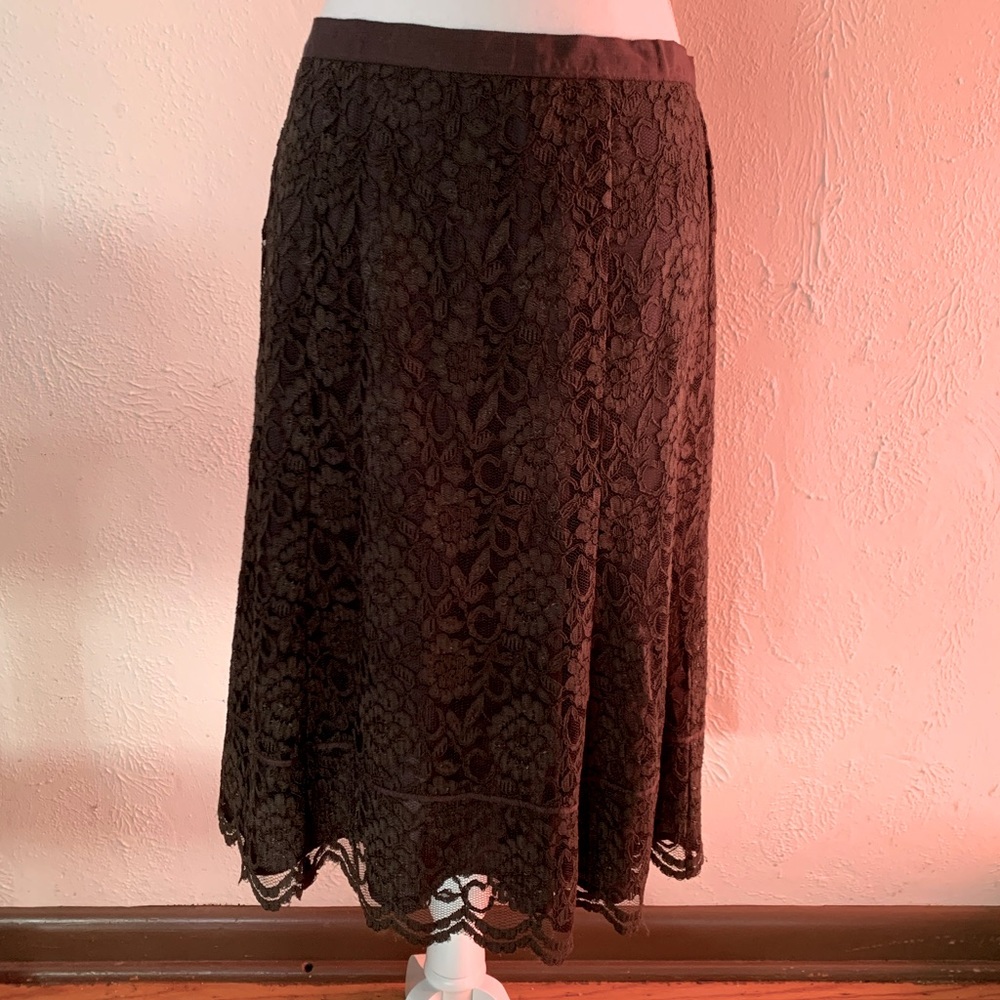 Beautiful Old Navy brown lace skirt - size 8